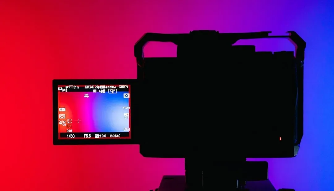 Becky Sharp (1935) and Full Color Photography (Image Credits: Unsplash)