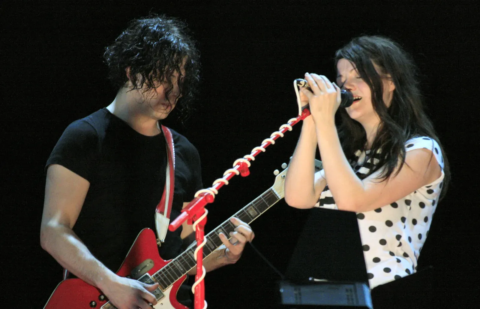 8. The White Stripes (Image Credits: Wikimedia)