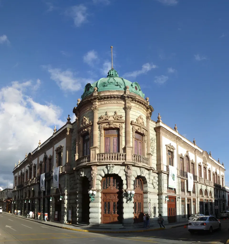The Shape of Water (By Ulises Estrada, CC BY 2.0)