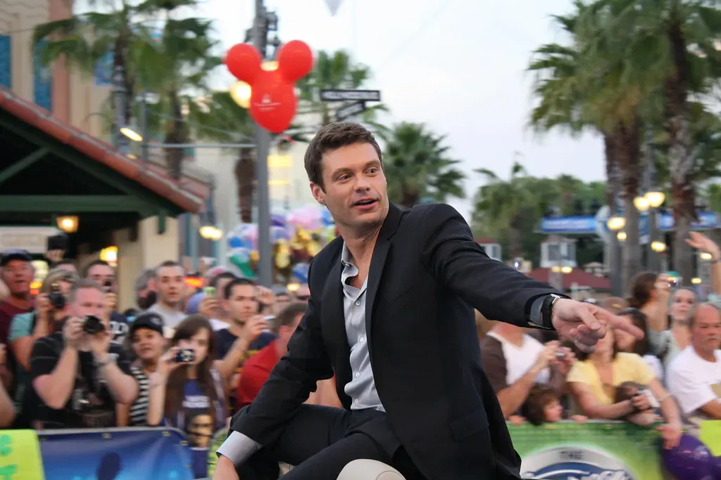 Ryan Seacrest (Jyle Dupuis, Flickr, CC BY-SA 2.0)