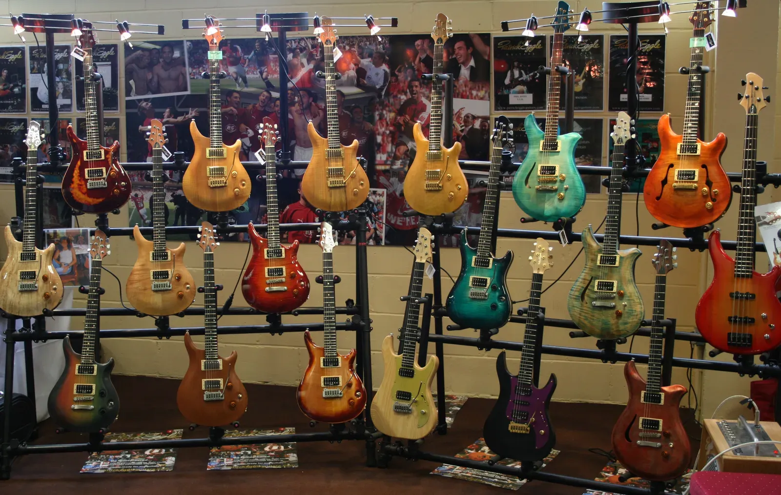 Mike Oldfield, Tubular Bells (1974) (Wall of Guitars
Uploaded by clusternote, CC BY-SA 2.0)