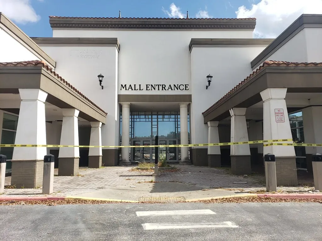 The Quiet Death of America's Malls - And What Comes Next (pokemonprime, Flickr, CC BY-SA 2.0)