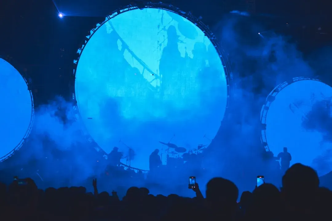 What the Sphere Effect Actually Means (Image Credits: Unsplash)