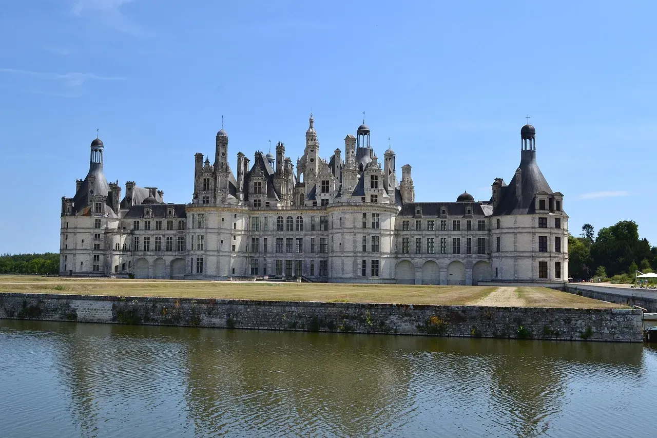 8. Chateau de Chambord, France – Various Period Films and Documentaries (Image Credits: Pixabay)