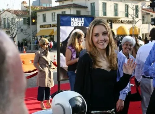 7. Amanda Bynes rebuilt her life away from the cameras (Image Credits: Flickr)