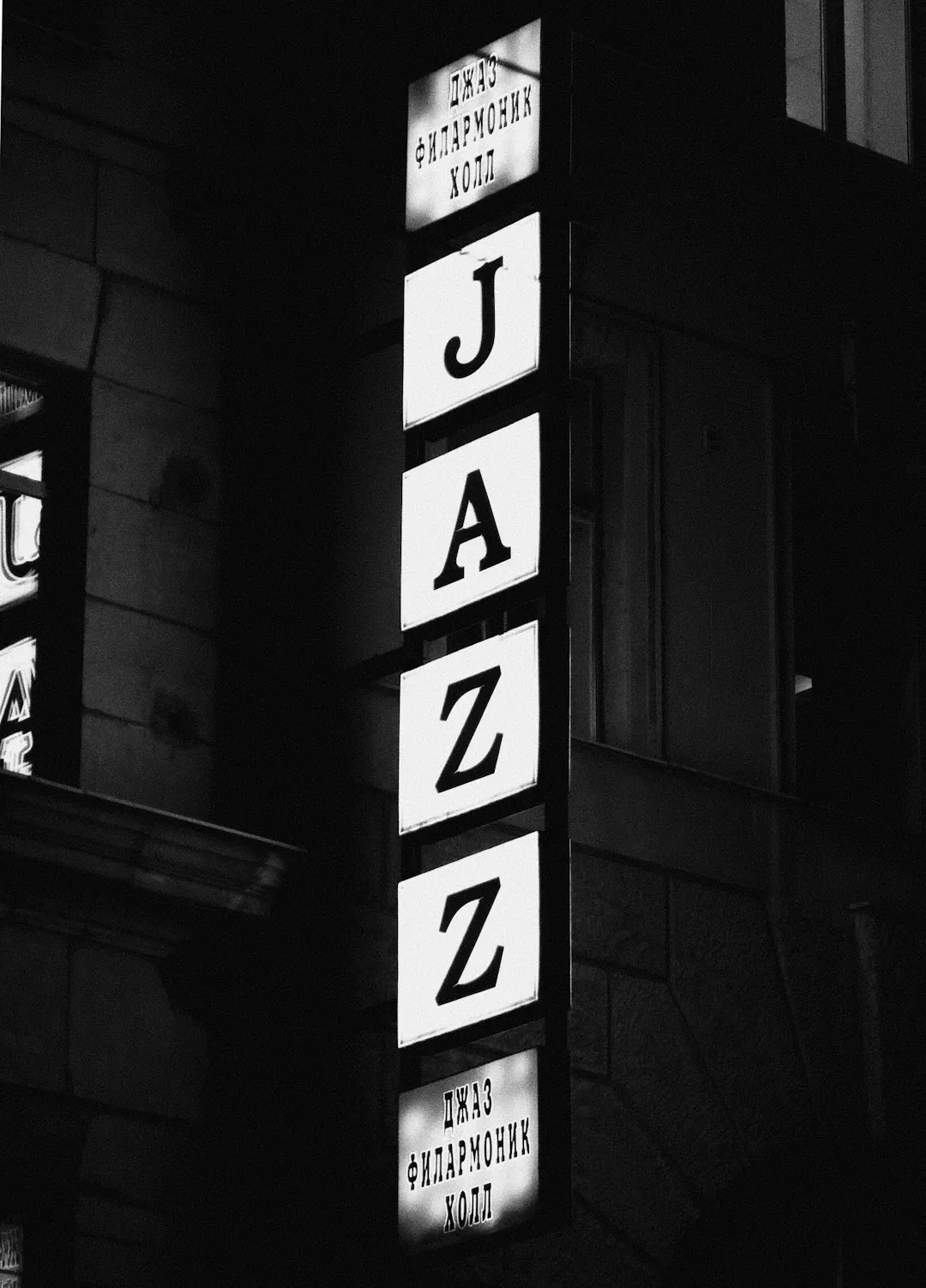 The Great Gatsby Freezes Jazz Age Excess in Amber (Image Credits: Unsplash)