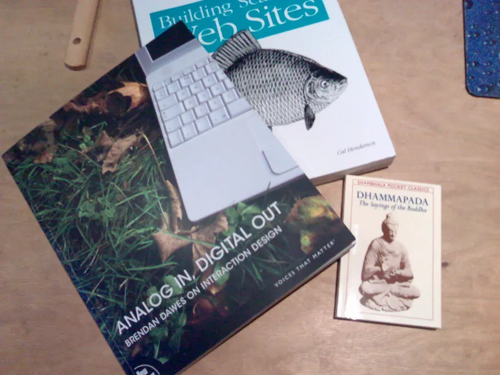 The Case for Reading Short: Why These 14 Books Prove That Size Is Not Everything (Bopuc, Flickr, CC BY 2.0)