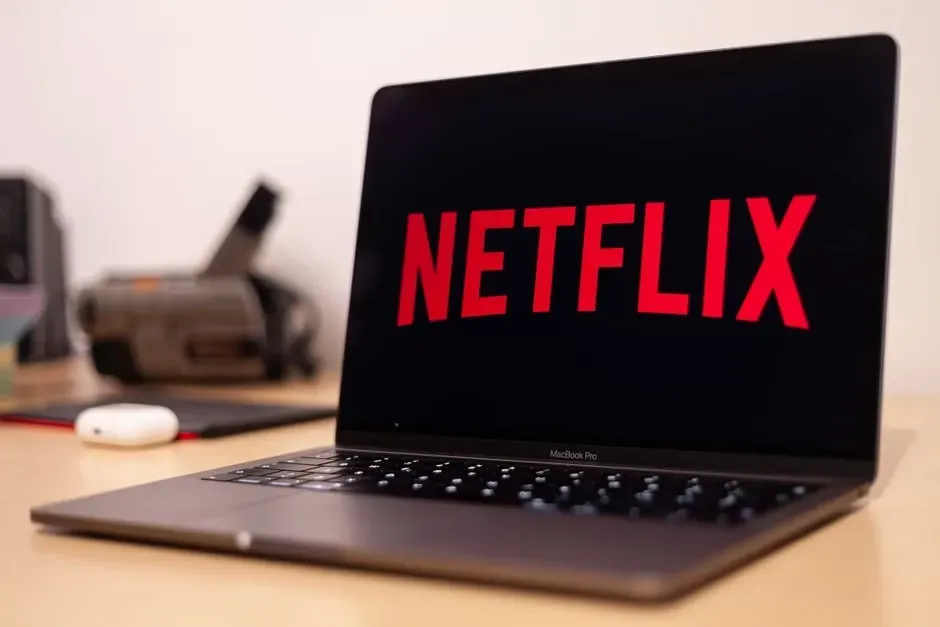 The Streaming Shift and Its Impact on Wealth at 50 (Image Credits: Pexels)