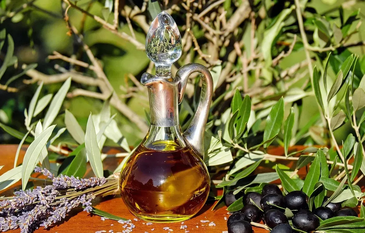 Olive Oil: The Greek Secret That Never Left (Image Credits: Pixabay)