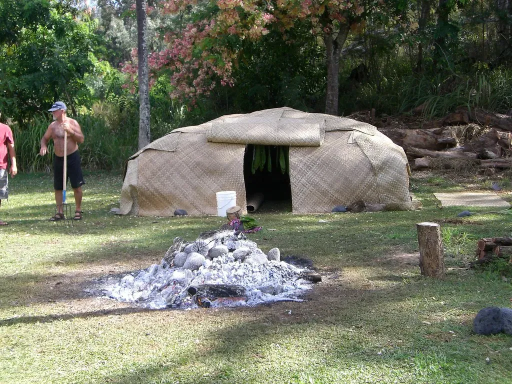Native American Sweat Lodge Ceremonies Reclaiming Space (Image Credits: Flickr)