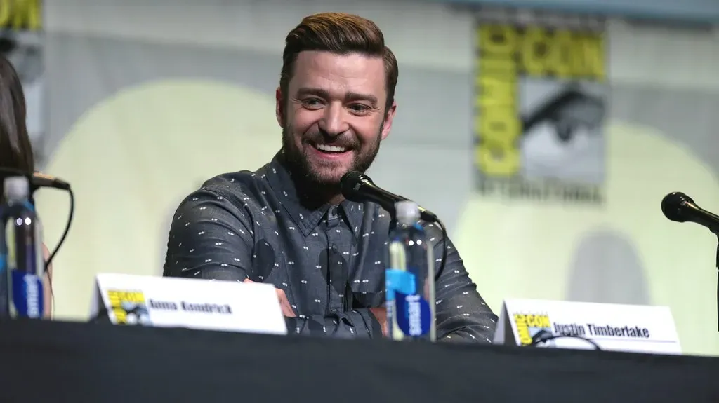 Justin Timberlake steps out of a boy band and into R&B stardom (Image Credits: Flickr)
