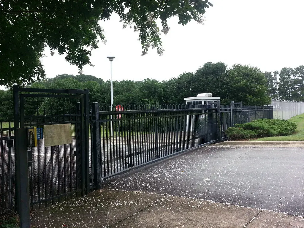 Security and Gate Access: What to Expect (Wild Growth Digital, Flickr, CC BY 2.0)