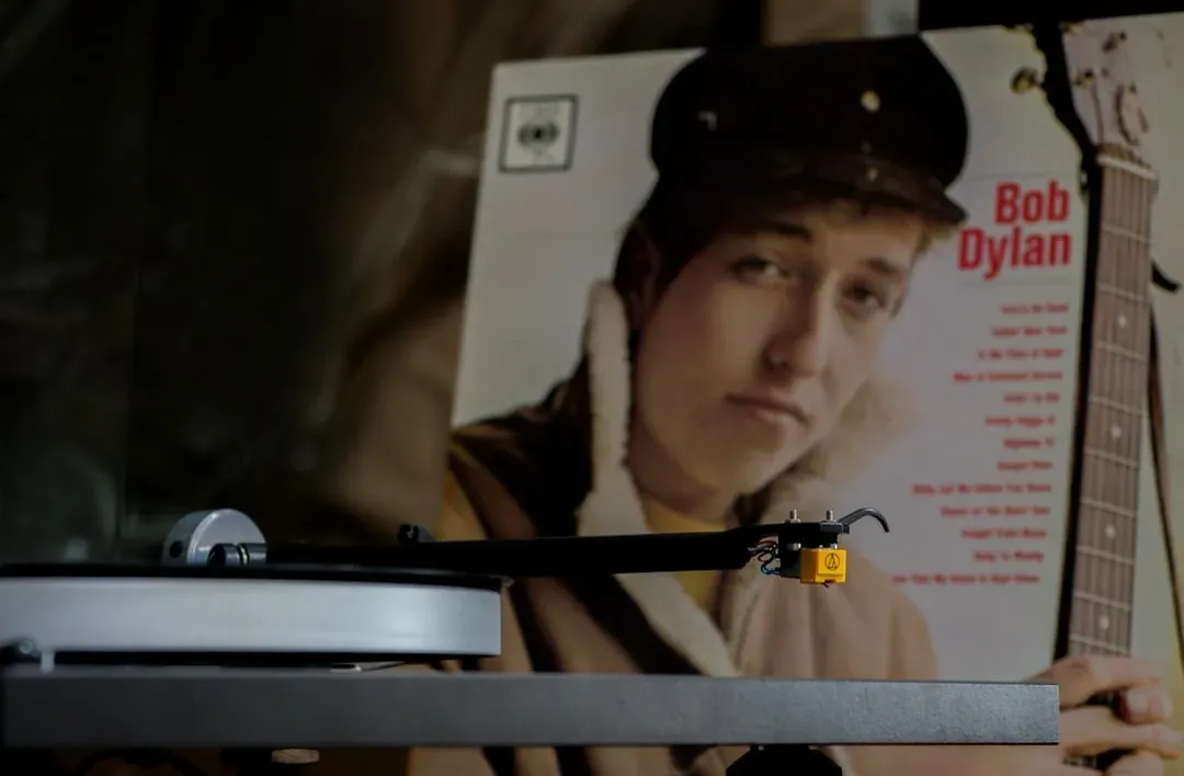 Bob Dylan: The Most Unexpected Conversion in Rock History (Image Credits: Unsplash)