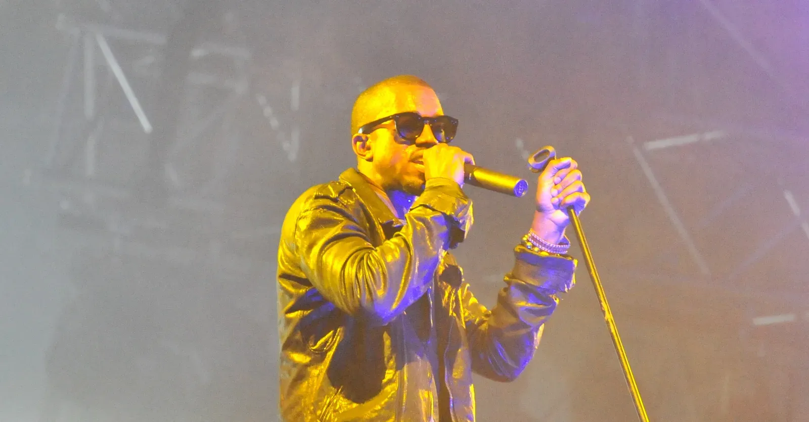 Kanye West interrupts Taylor Swift at the 2009 MTV VMAs (Image Credits: Wikimedia)
