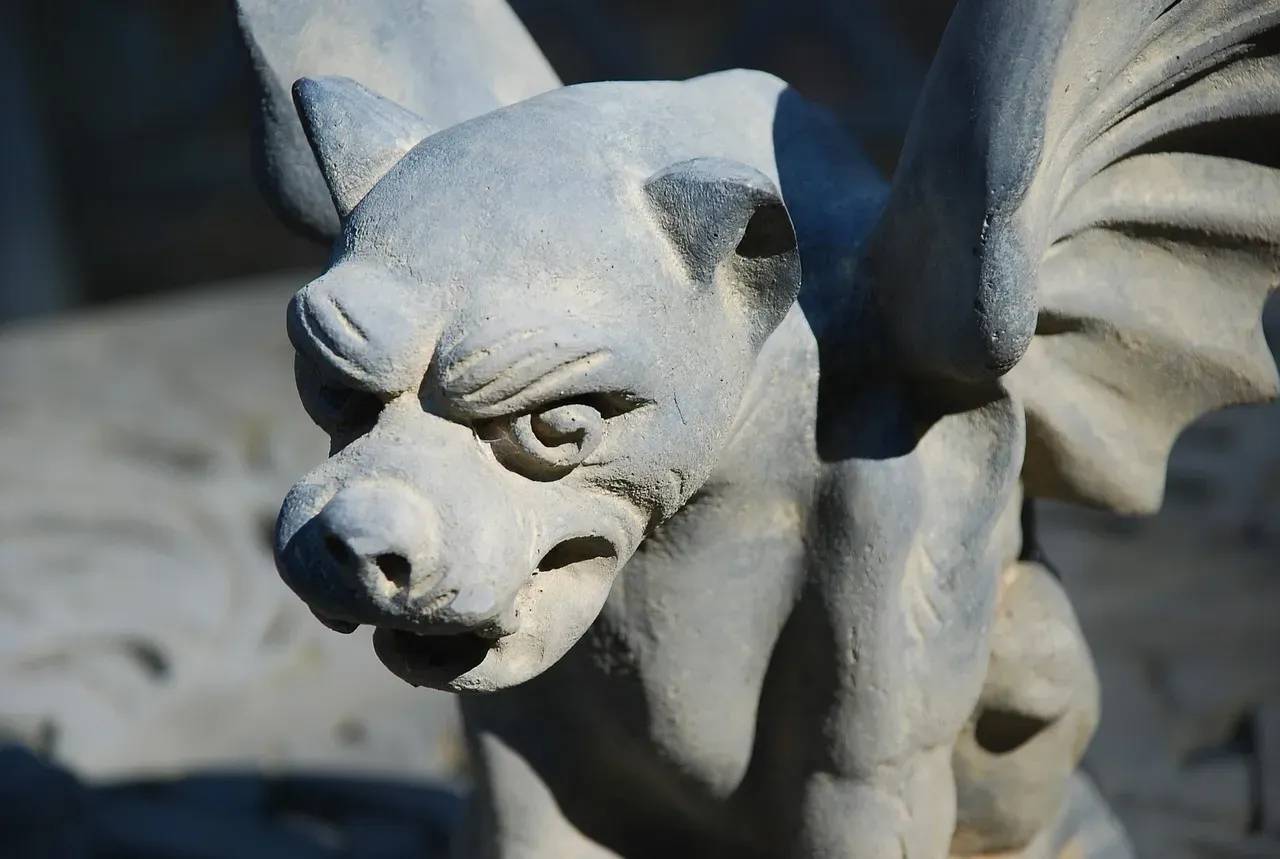 1. Gargoyles (1994 – 1997): The Dark Disney Show Nobody Talks About Anymore (Image Credits: Pixabay)