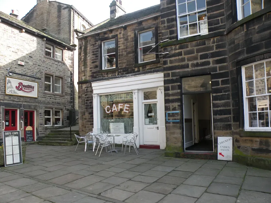 Rising Wages, But Still a Wide Gap (Image Credits: Unsplash)