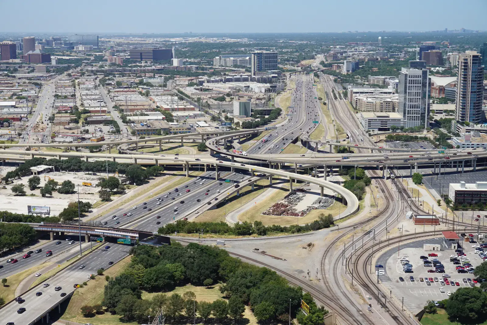 The Interchange Bottleneck Problem (By Michael Barera, CC BY-SA 4.0)