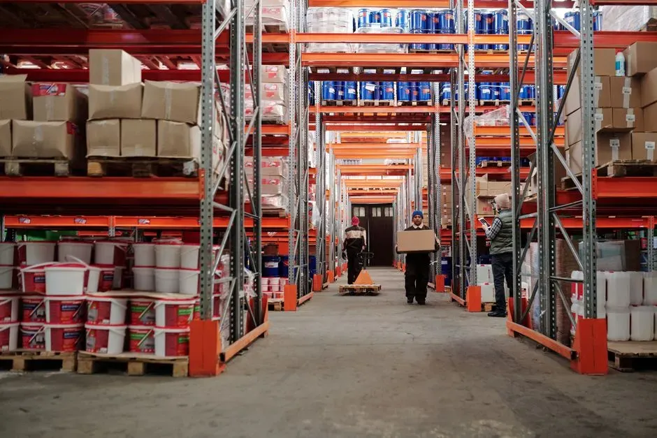 Fulfillment Centers: The Irony of the Amazon Era (Image Credits: Pexels)
