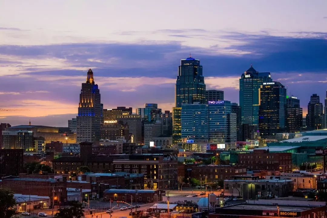 1930s Kansas City: Swing and Bebop Jazz (Image Credits: Unsplash)