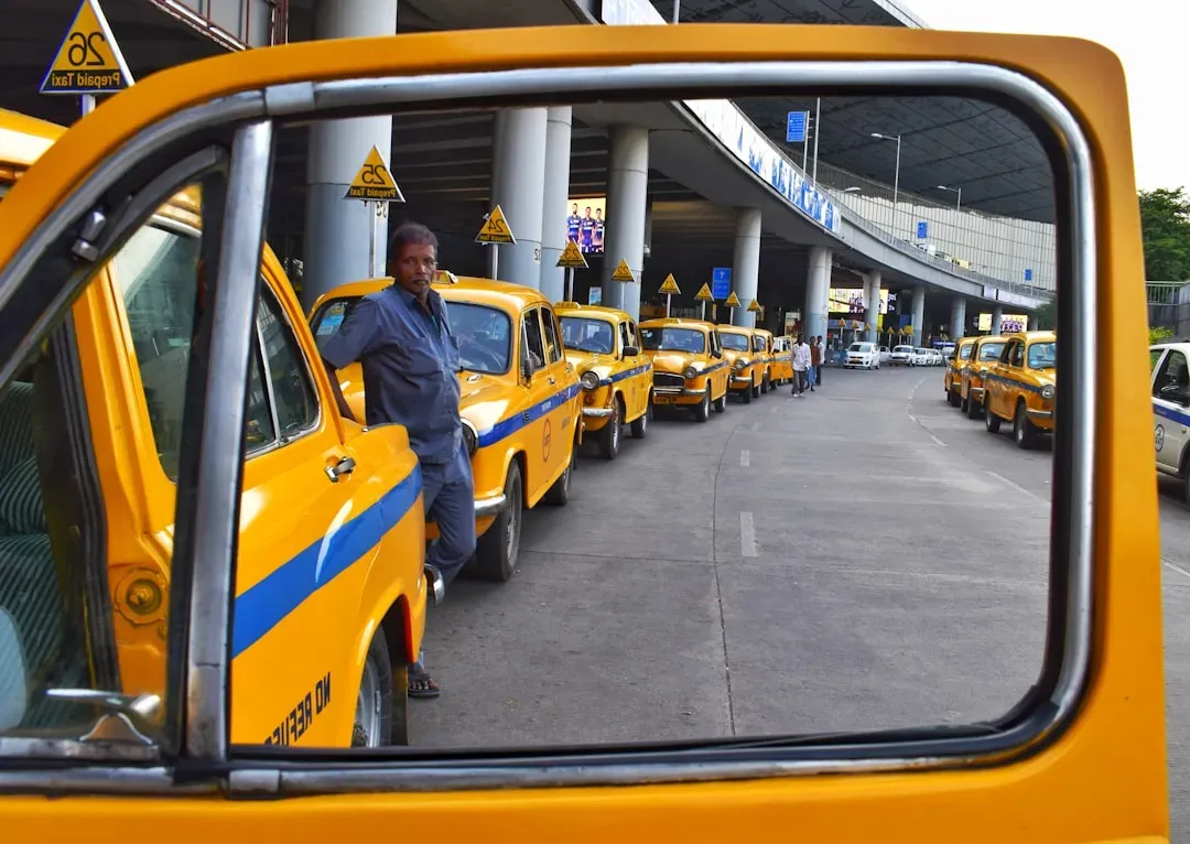 Robert De Niro and the mirror scene in Taxi Driver (Image Credits: Unsplash)