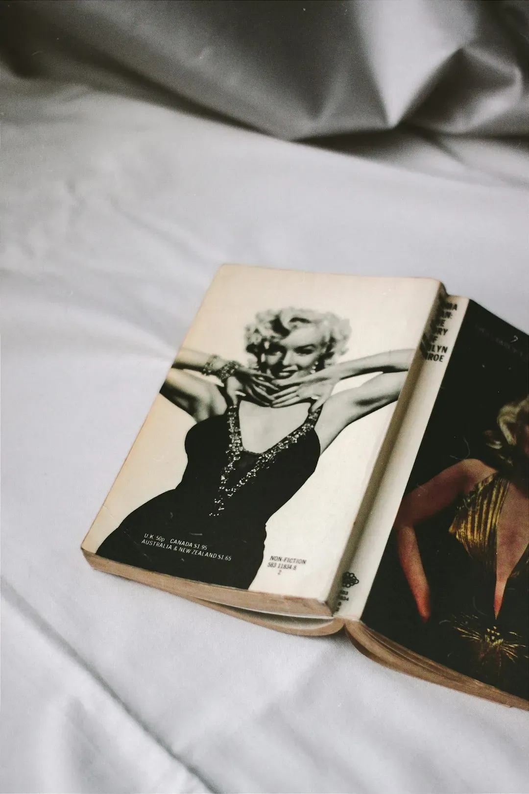 Marilyn Monroe's unmistakable glamour (Image Credits: Unsplash)