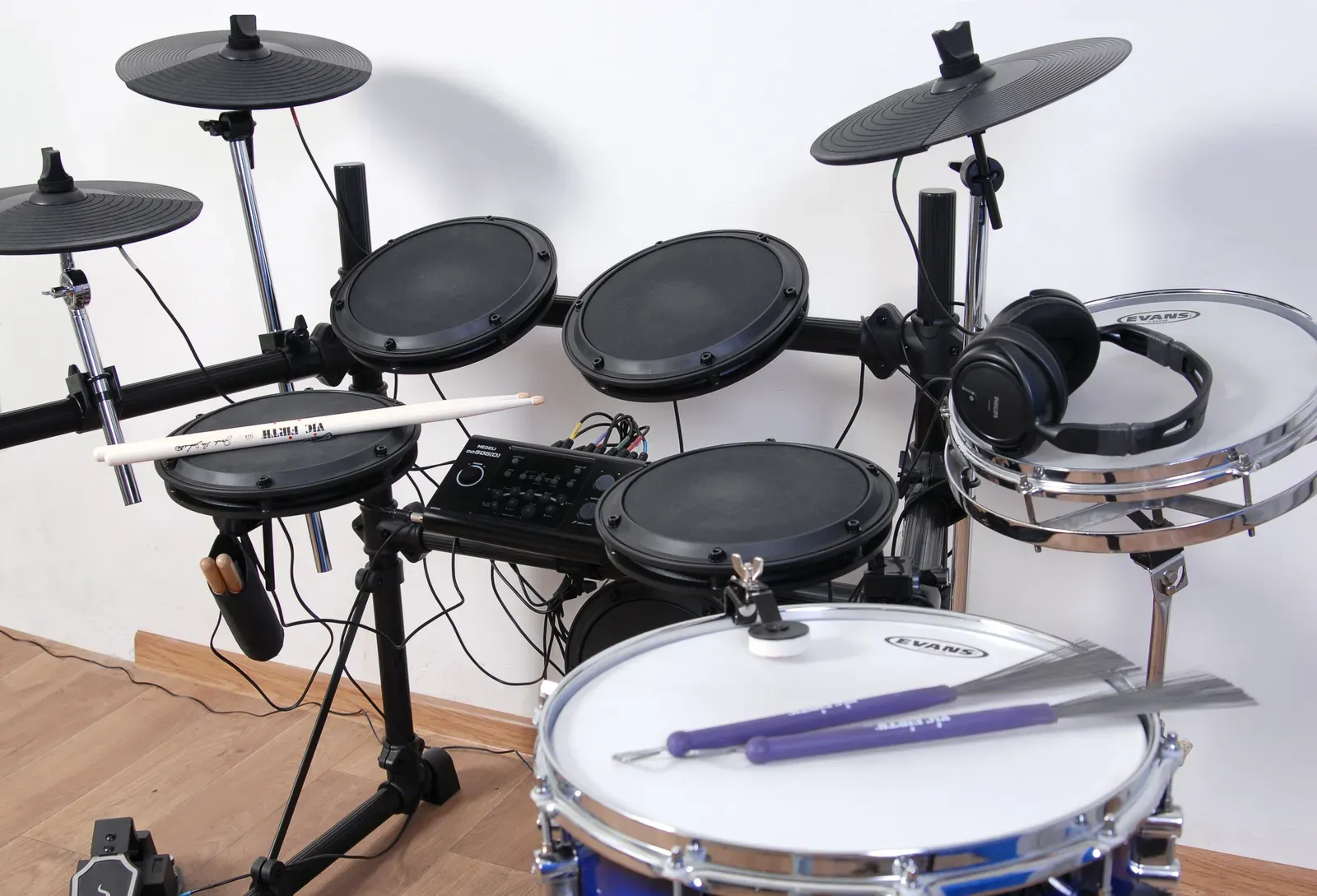 Brush Work and Acoustic Textures (Digital Drum, CC BY 2.0)