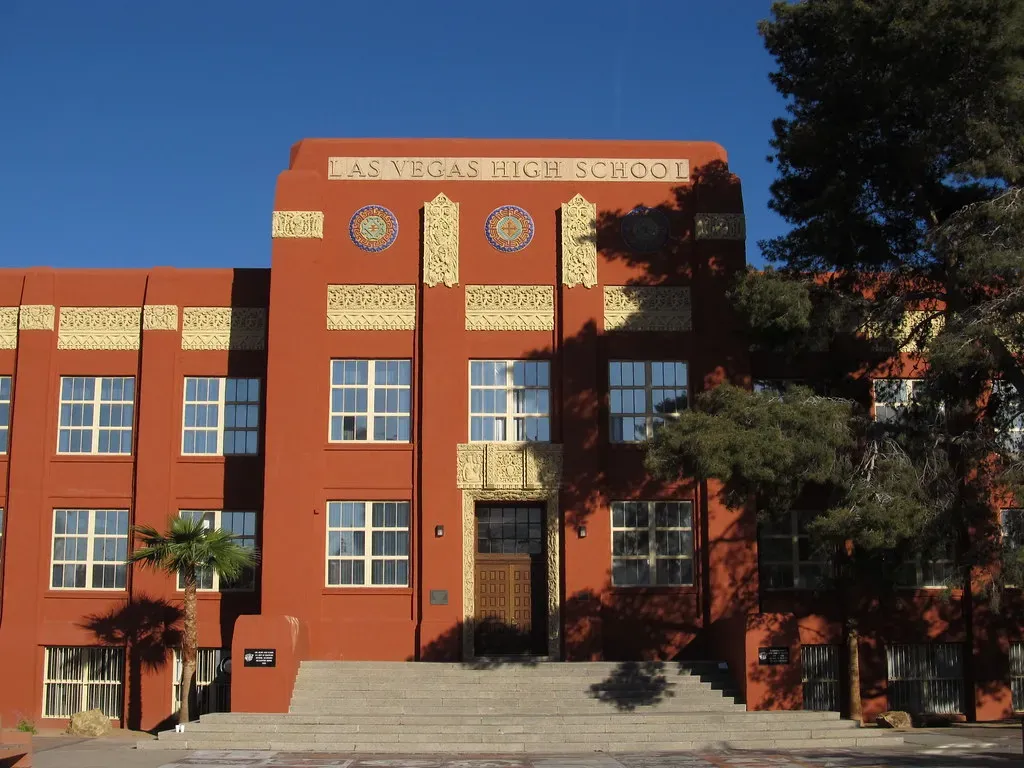 A Building Born From Controversy and Community Ambition (Ken Lund, Flickr, CC BY-SA 2.0)