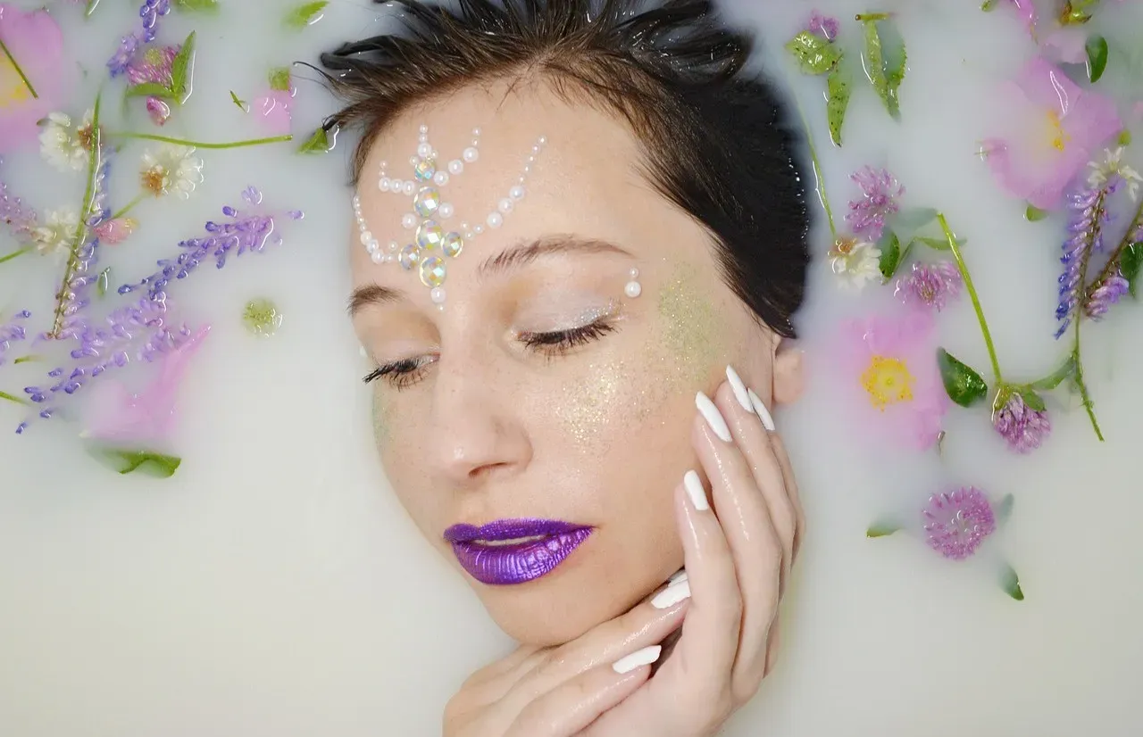 Milk Baths: Cleopatra's Most Famous Ritual (Image Credits: Pixabay)