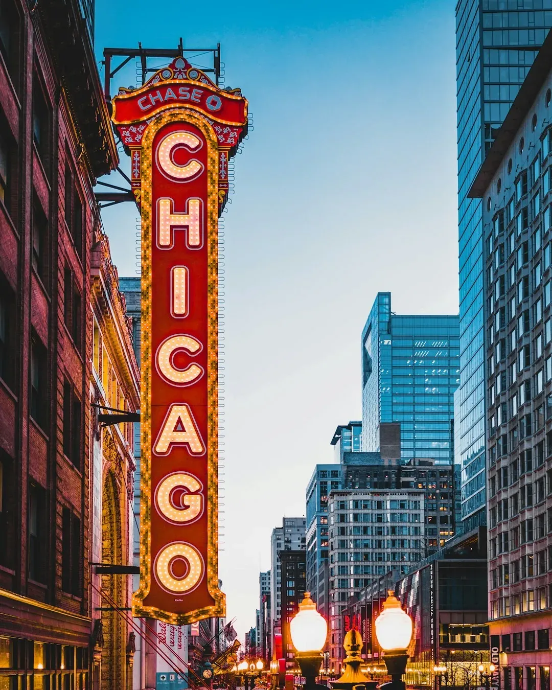 7. "Mulholland"-style Pick: "Sweet Home Chicago" (Image Credits: Unsplash)