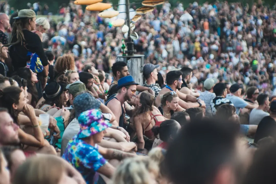 1. Woodstock 1969: An Entire Crowd Dressed in Defiance (Image Credits: Unsplash)