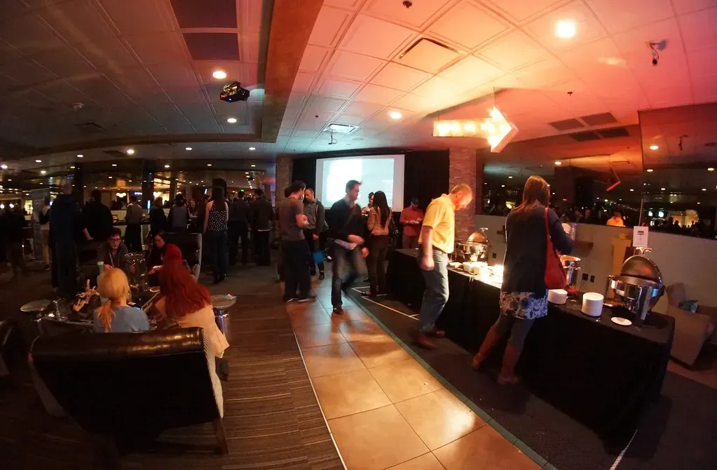 Locals Avoid the Strip Altogether, Changing Shopping and Dining Habits (Image Credits: Flickr)