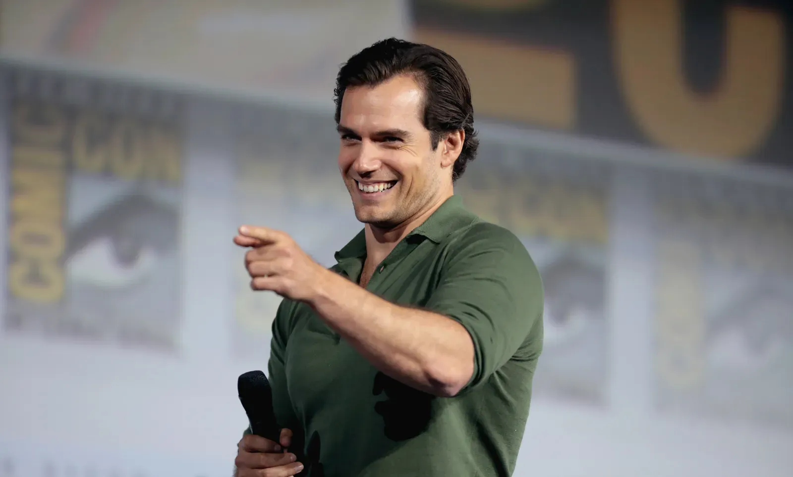 Henry Cavill and James Bond (Image Credits: Wikimedia)