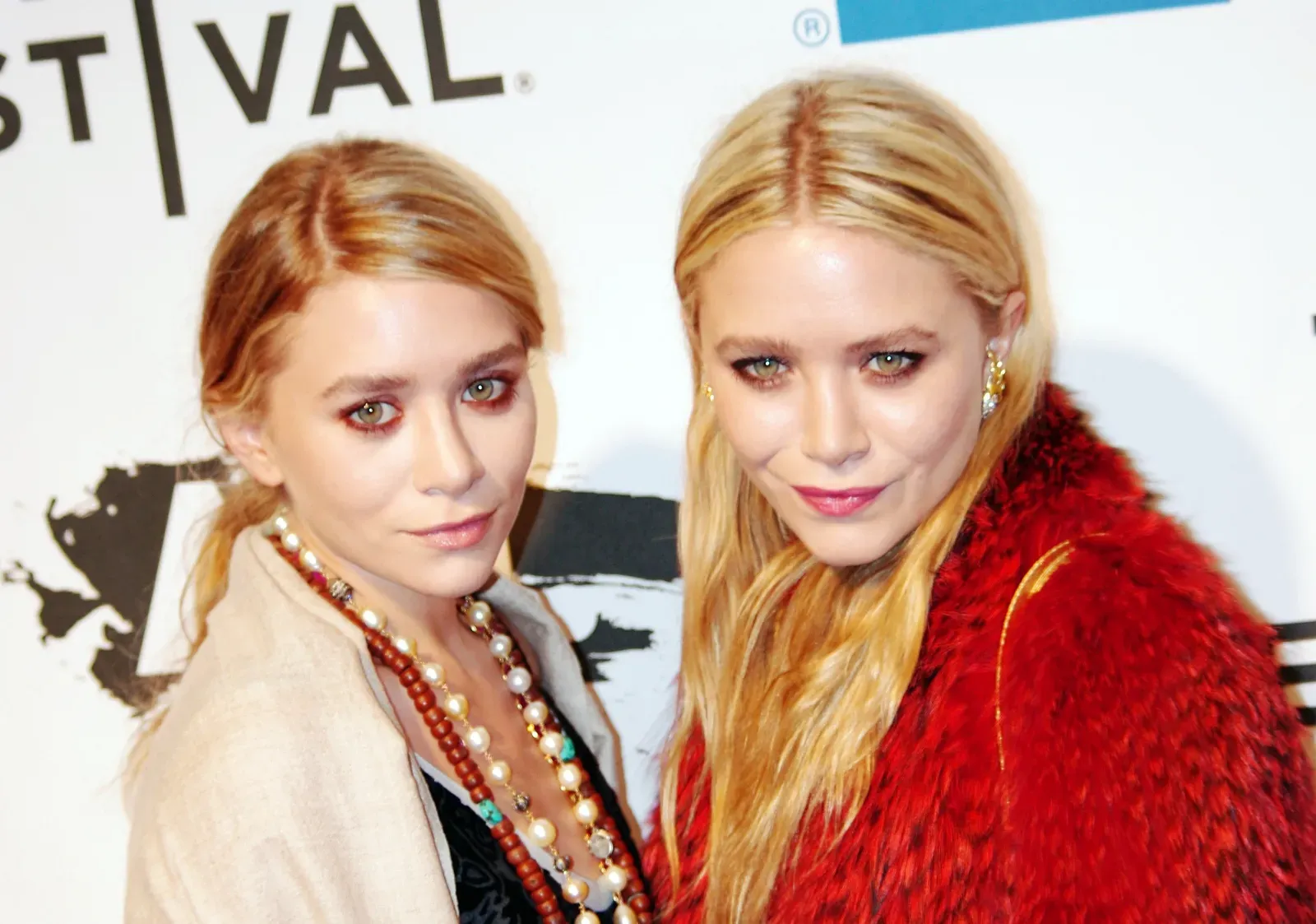 1. Mary-Kate and Ashley Olsen - Combined Estimated Net Worth: $500 Million to $1 Billion (Image Credits: Wikimedia)