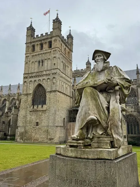 MASH, Richard Hooker (Image Credits: Pexels)