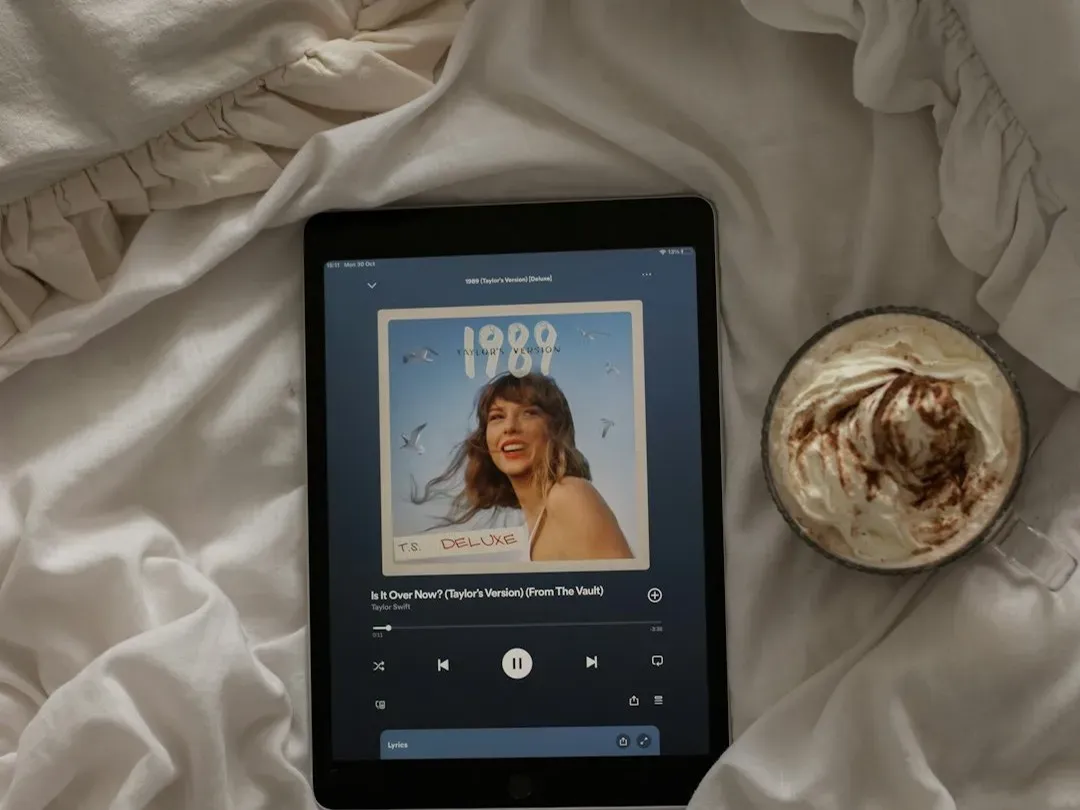 8. Taylor Swift, "Blank Space" (Image Credits: Unsplash)