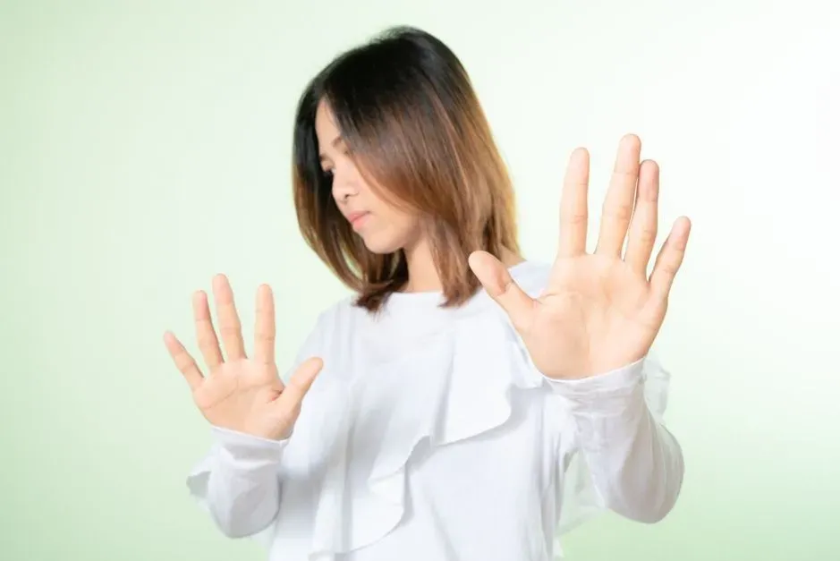 5. Treating Emotional Boundaries as Professional Weakness (Image Credits: Pexels)