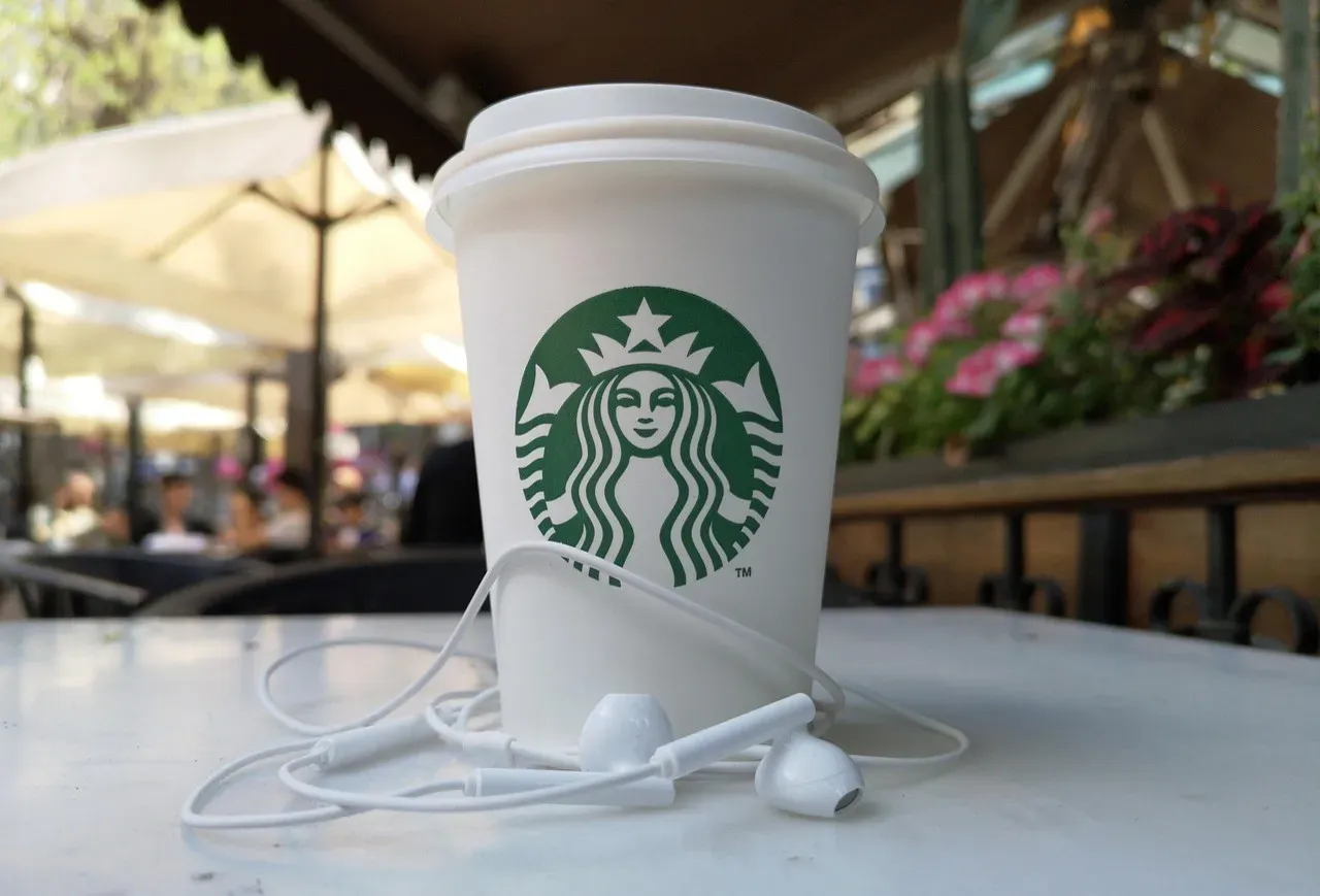 4. The Starbucks Cup Conspiracy in Fight Club (Image Credits: Pixabay)