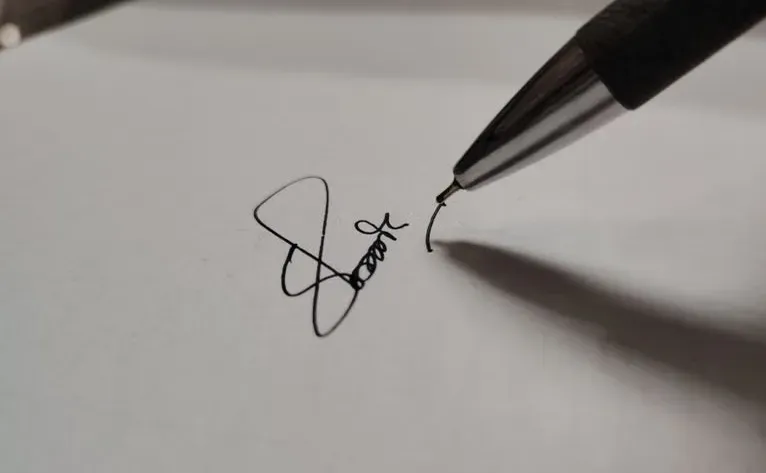 Signed Entertainment Memorabilia With Authentication (Image Credits: Pexels)