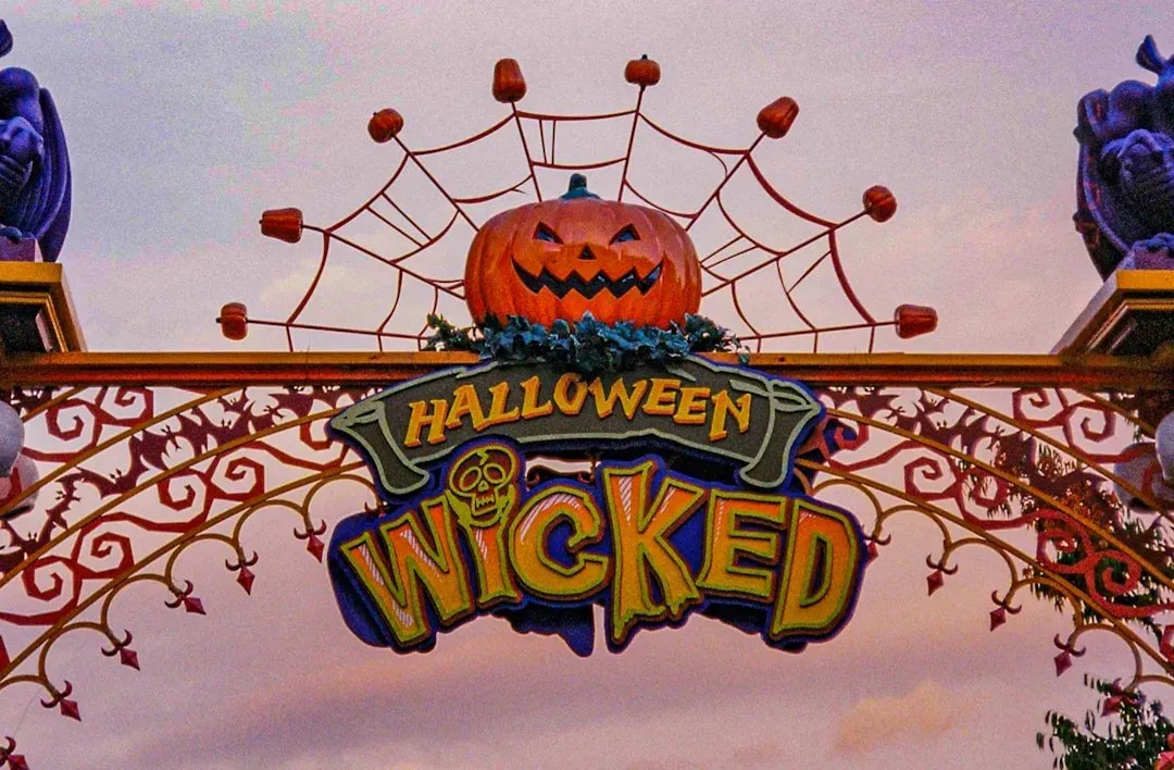 Wicked (2024): the modern benchmark (Image Credits: Unsplash)