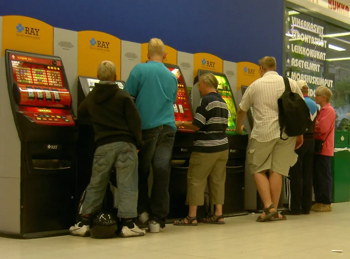 The Machine Zone: When Gambling Becomes Automatic (No machine-readable source provided. Own work assumed (based on copyright claims)., CC BY-SA 2.5)