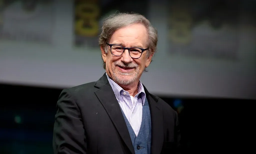 Steven Spielberg's Reflection Cameo in The Lost World: Jurassic Park (Image Credits: Flickr)