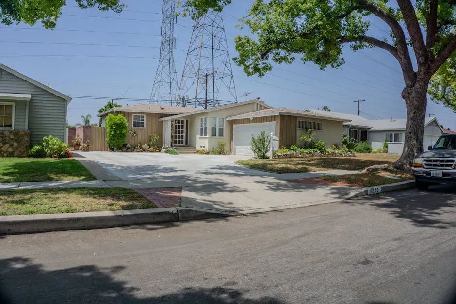 3. Beverly Green: Quiet Streets, Sky-High Walkability (Image Credits: Pexels)
