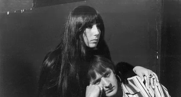 Cher's early days singing behind the scenes in Los Angeles (Image Credits: Wikimedia)