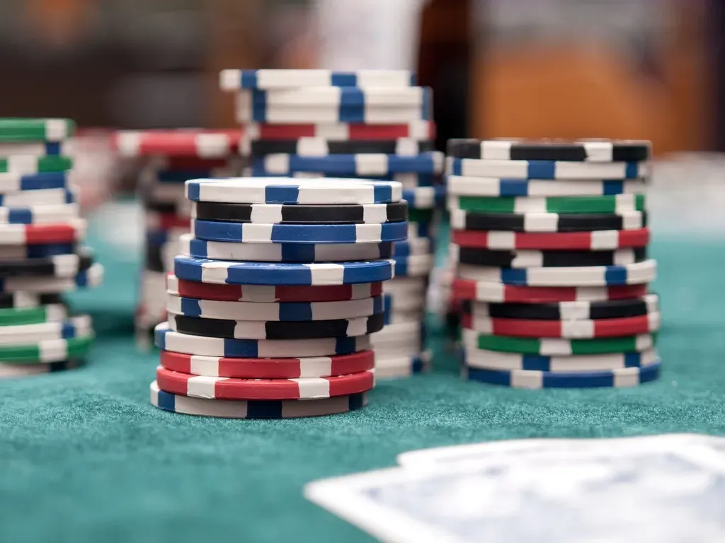 The Gambler's Fallacy: When Pattern Recognition Turns Against You (Image Credits: Rawpixel)