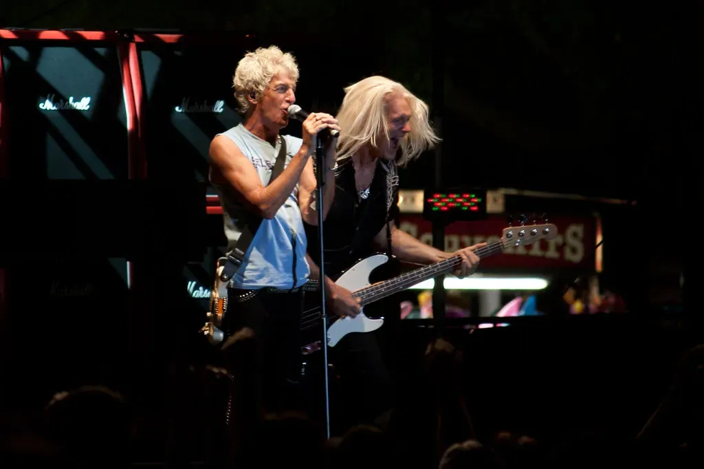REO Speedwagon: Fifty Years and an Abrupt Curtain Call (aresauburn™, Flickr, CC BY-SA 2.0)