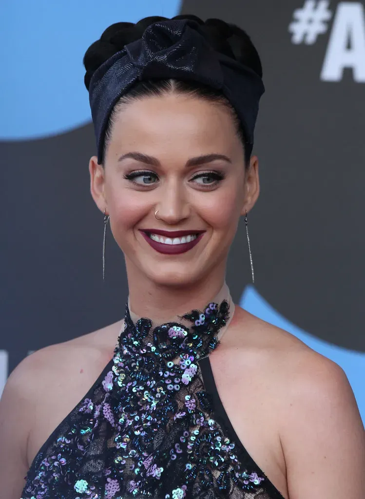 4. "Woman's World" - Katy Perry (2024) (Eva Rinaldi Celebrity Photographer, Flickr, CC BY-SA 2.0)