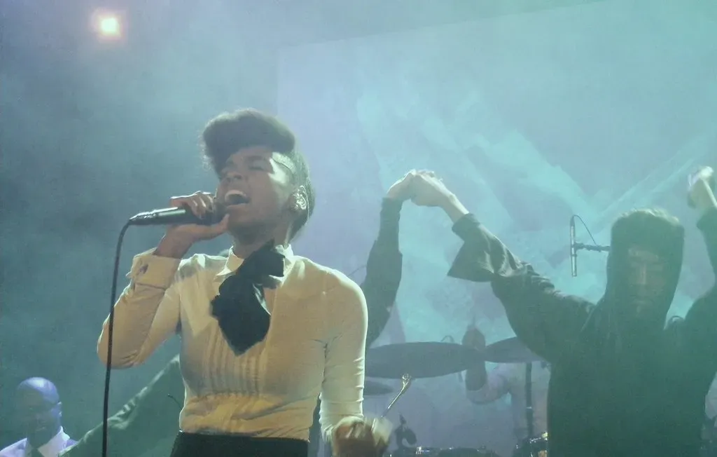 Janelle Monáe - Theater Disguised as a Concert (Image Credits: Flickr)