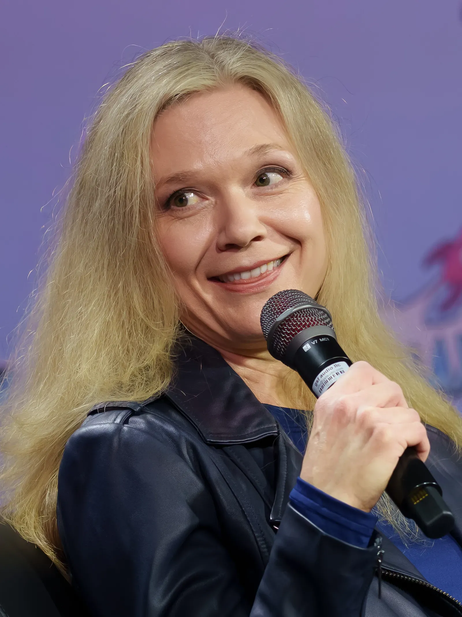 Ariana Richards - Jurassic Park's Screaming Survivor Who Became a Painter (Ariana Richards and Joseph Mazzello, CC BY-SA 4.0)