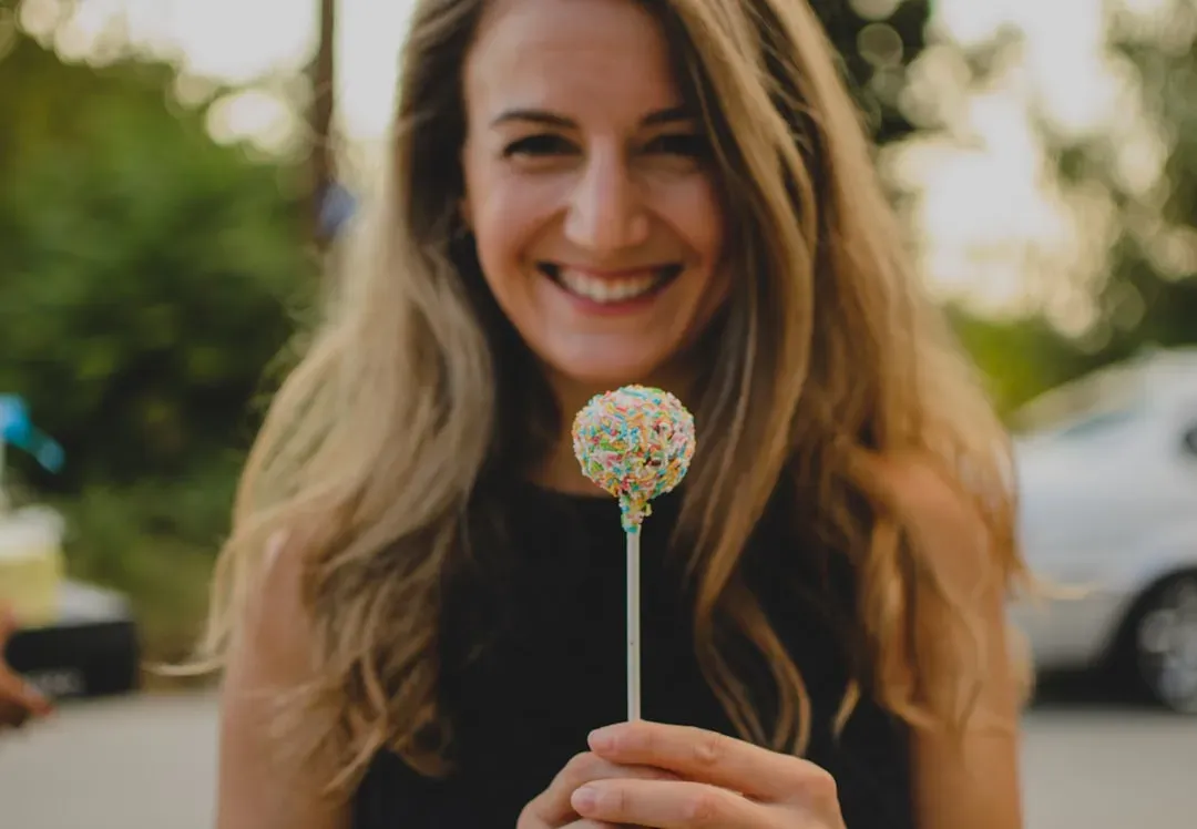 5. Tootsie Pop "How Many Licks?" – The Question That Never Got Old (1968) (Image Credits: Unsplash)