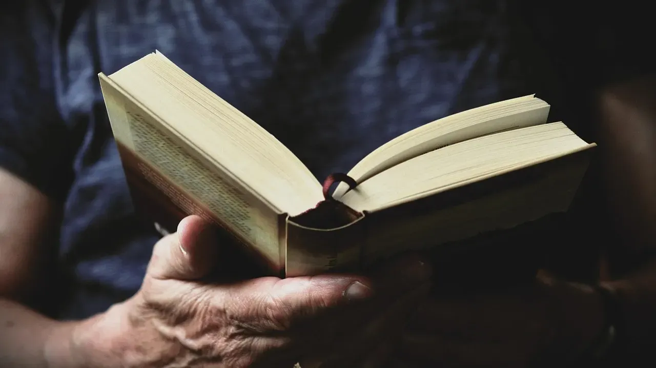 Anthony Burgess and the Missing Chapter 21 (Image Credits: Pixabay)